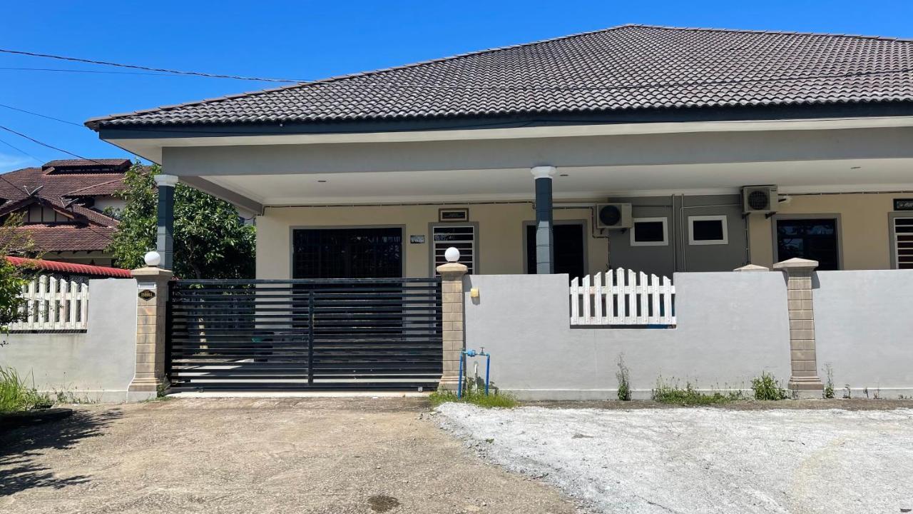 Nikmat Homestay Riyadh Kampong Tuan Mandak Exterior foto